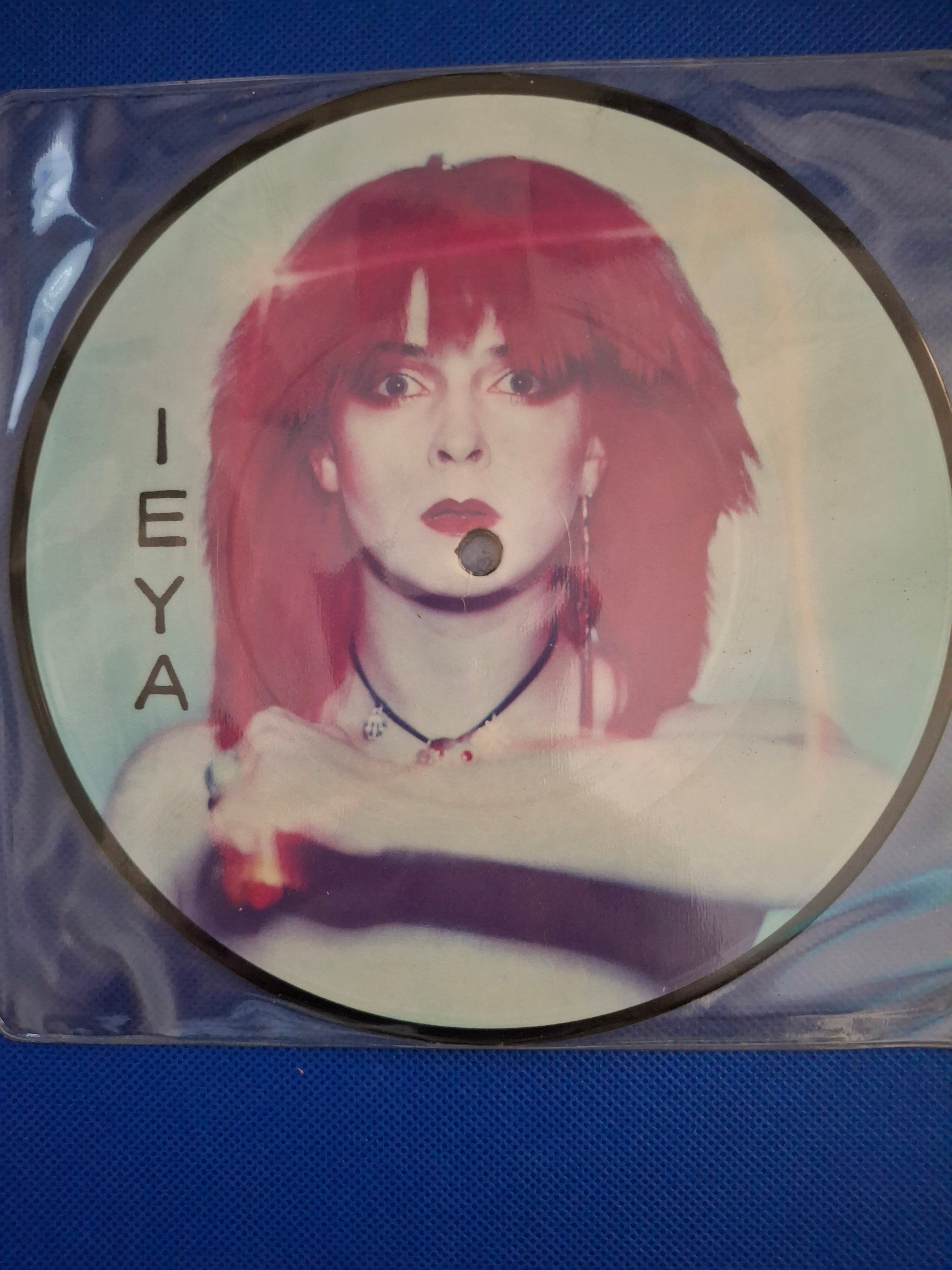Toyah – Ieya / Helium Song (1982) | Original UK Limited 7" Vinyl Picture Disc Single (Safari, SAFE P28)