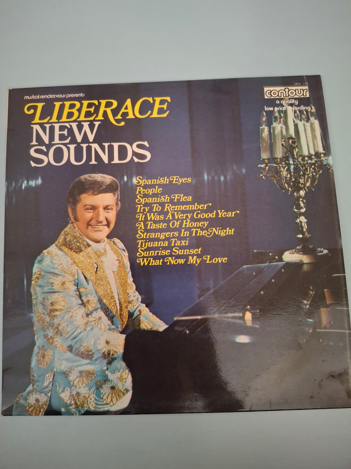 Liberace - New Sounds Vintage 12" Vinyl LP (UK Pressing, Contour 2870 175)