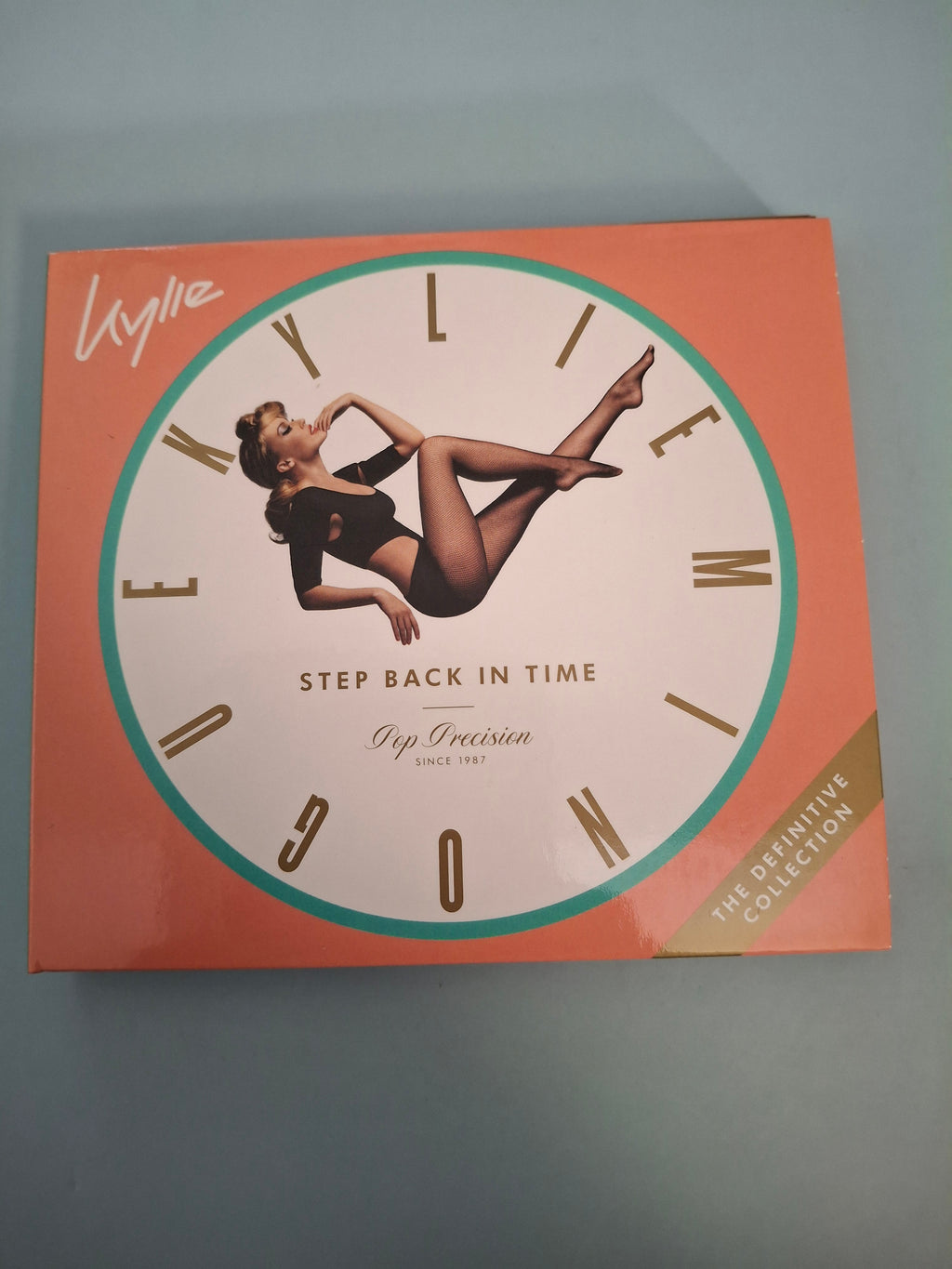 Kylie Minogue - Step Back In Time: The Definitive Collection - Deluxe 3-Panel Digipak 2xCD Edition (BMG/Parlophone, 2019)