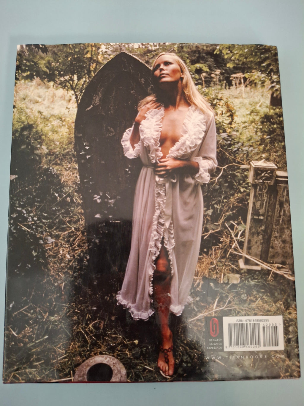 Marcus Hearn - Hammer Glamour: Classic Images From The Archive Of Hammer Films - Hardback First Edition Horror History Guide (Titan Books, 2009)