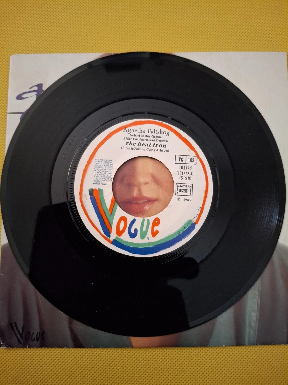 Agnetha Fältskog (ABBA) – The Heat Is On / Man | 7" Vinyl Single (1983 France Pressing, Disques Vogue)